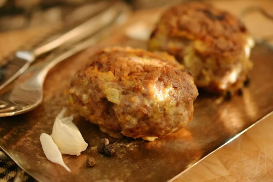 Не отличить от мясных ни по виду, ни по вкусу: котлеты из капусты — без грамма мяса