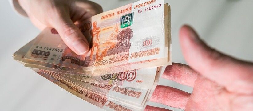 В июне денег с собственной карты уже не взять? Как и кого могут ограничить при снятии наличных и переводах