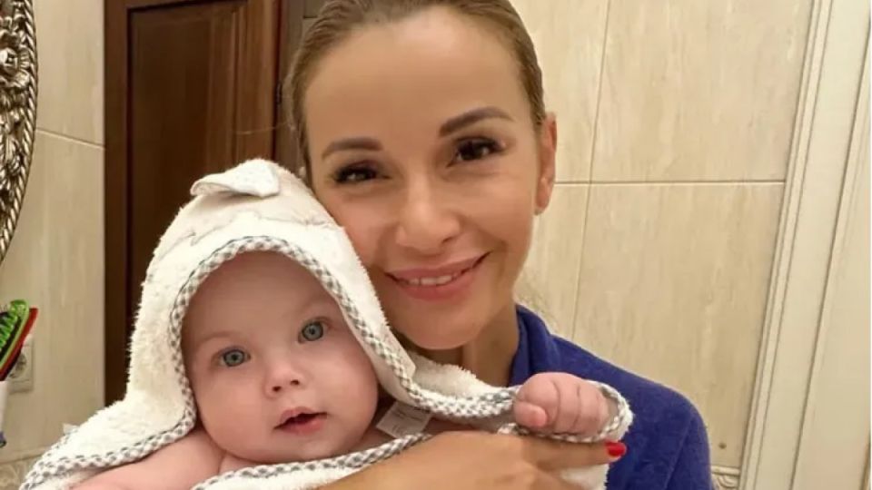 Лучше позже: родившая в 47 Орлова оценила свою беременность