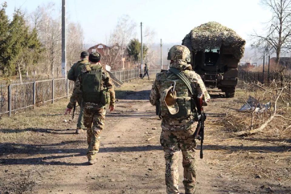 Для ВСУ закрывается «карман», в ответ полетело на рынок в Токмаке — цена жизни все ниже и ниже: военкоры рассказали, что творится в зоне СВО 14 мая 2025 года
