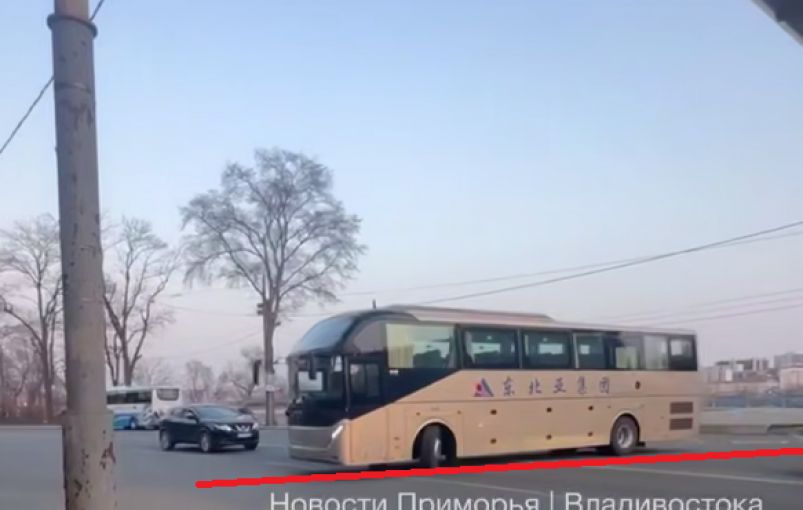 "Совсем сбрендили?": владивостокцы обалдели, когда увидели что творит автобус на дороге