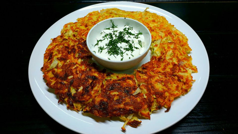 Капустная лепешка: вкусный и экономный рецепт