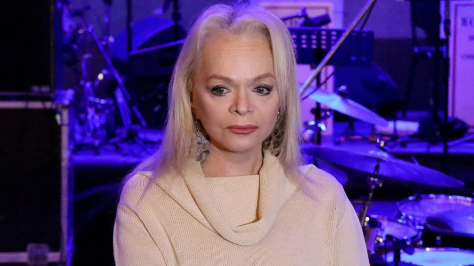 Захват денег: Как Лариса Долина потеряла 180 миллионов рублей