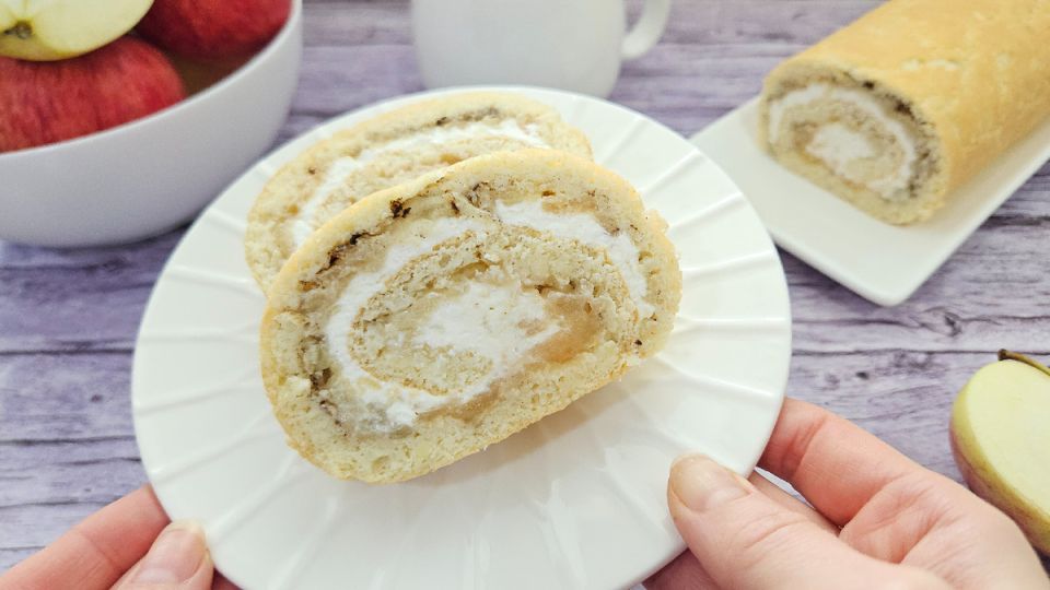 Ароматный яблочный рулет с творогом для здорового питания