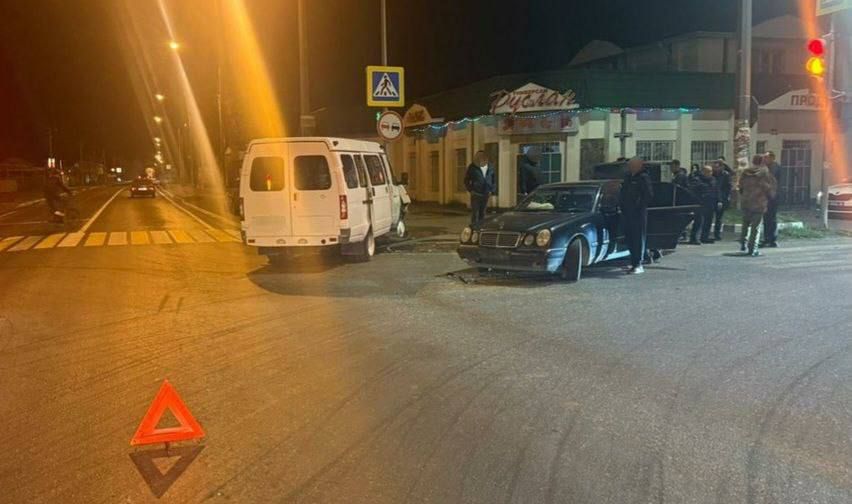       -  Mercedes   
