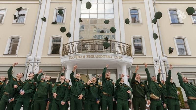 Около 50 выпускников военно-учебного центра при СКФУ пополнили ряды офицерского состава Вооружённых сил России, успешно завершив обучение и получив своё первое офицерское звание — лейтенант