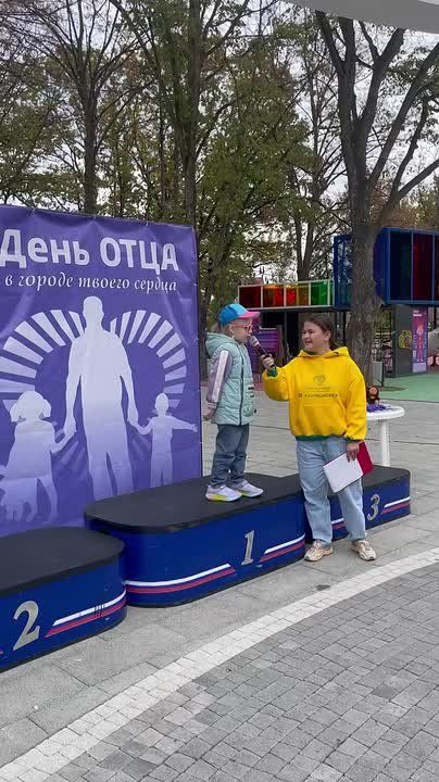 ТОЛЬКО СЕГОДНЯ И ТОЛЬКО НА НАШЕМ ПРАЗДНИКЕ ПОЗДРАВЬ ПАПУ НА ВЕСЬ ГОРОД НА ВСЮ ВСЕЛЕННУЮ С ПРАЗДНИКОМ!