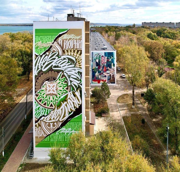 Путешествовать по муралам Солнечнодольска можно с аудиогидом