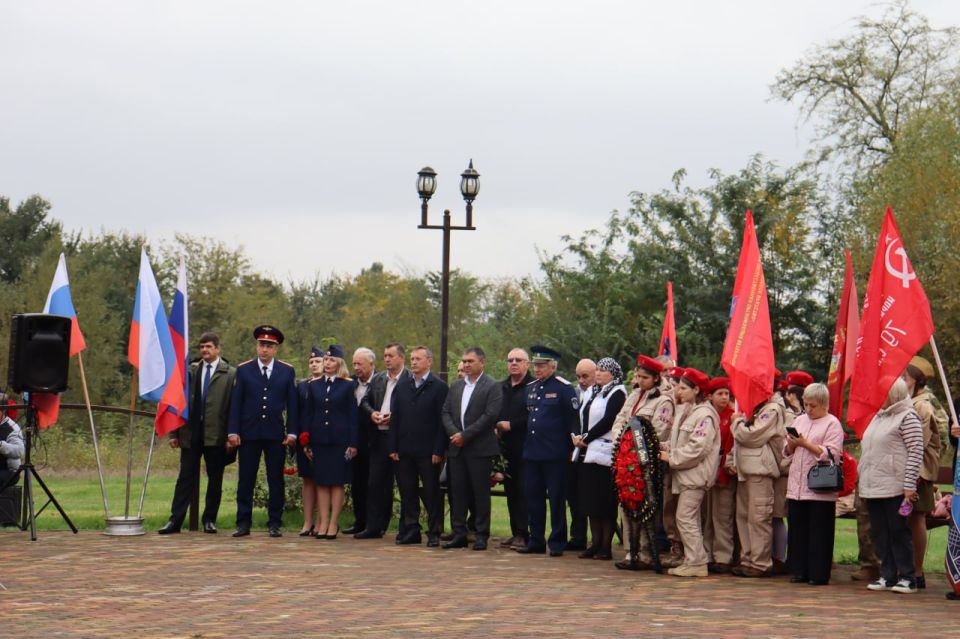 Сотрудники СК России приняли участие в торжественной траурной церемонии захоронения останков воинов Великой Отечественной войны