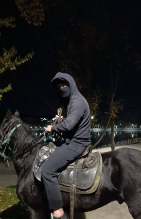 В Кисловодске двое всадников избили людей плеткой
