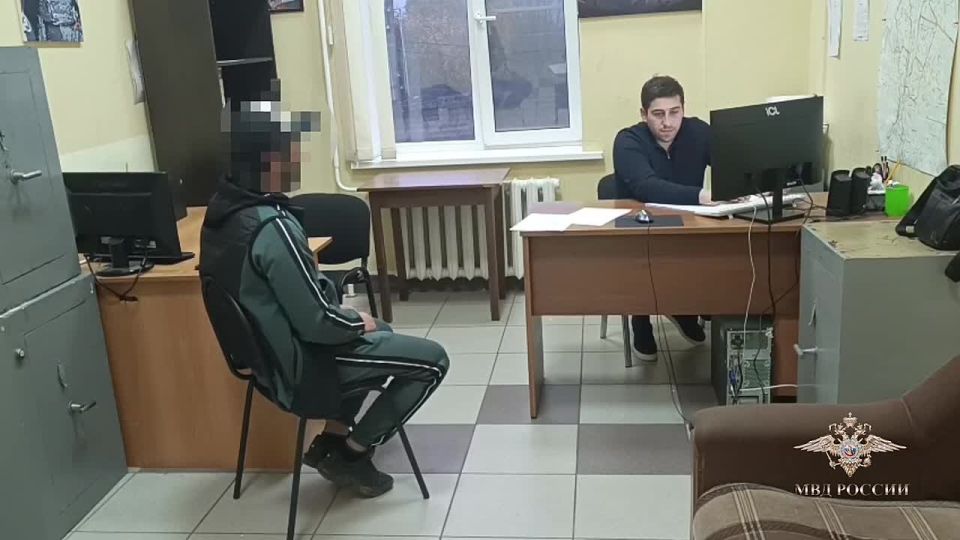 Ирина Волк: Сотрудники полиции в ходе мониторинга сети Интернет обнаружили видео, на котором агрессивный наездник в маске угрожает супругам, размахивая плеткой