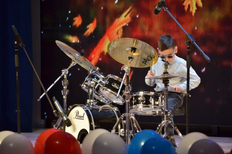 Большой благотворительный концерт «Вместе мы – Россия» сегодня состоялся в стенах МБОУ СОШ № 11 им. Героя России И. Каширина