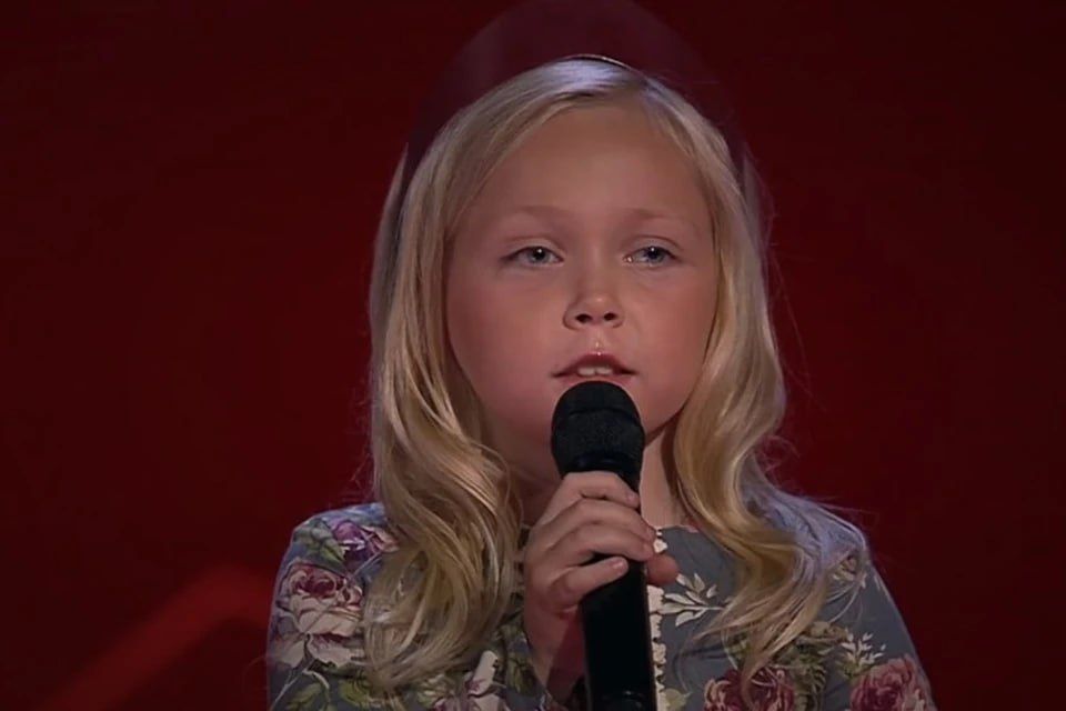 Крошка в кокошнике спела «Конь» и ошеломила Билана