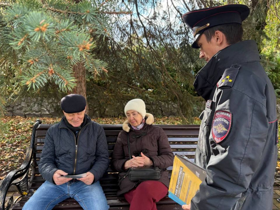 Полицейские и общественники Ставрополя провели акцию «Стоп, мошенник!»