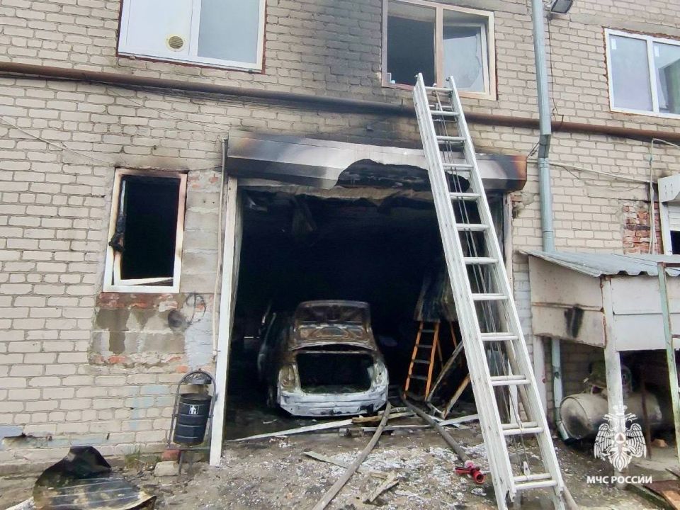 #ПожарныеСутки26. Автомастерская загорелась в Георгиевске На улице Шевченко произошел пожар в помещении автомобильной мастерской