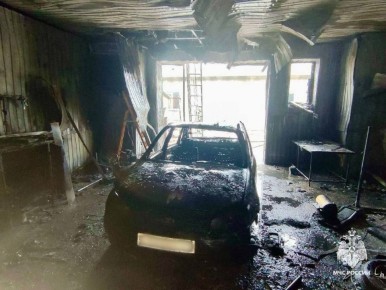 Один человек пострадал при пожаре в автомастерской в Георгиевске