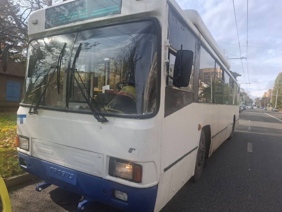 В Ставрополе в результате экстренного торможения троллейбуса пострадал пассажир