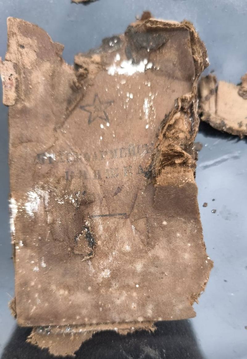 Поисковики нашли блиндаж с останками 32 солдат благодаря медальону Поисковики нашли блиндаж с останками 32 солдат благодаря медальону