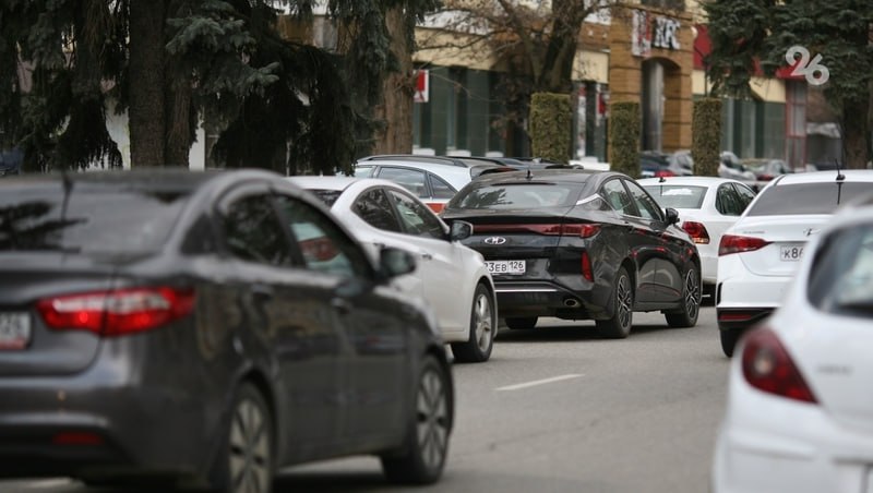 Штраф в 500 рублей грозит россиянам за отсутствие флага на номерах авто