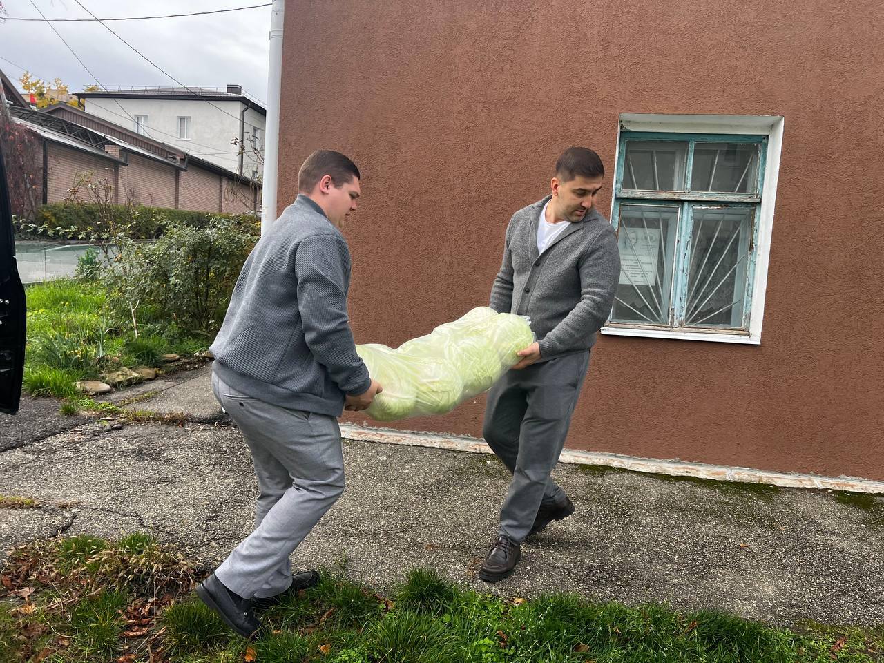 #депутатскаядеятельность. Геннадий Тищенко вручил активистам своего округа билеты на выступление оркестра имени Д.А. Осиновского #депутатскаядеятельность. Геннадий Тищенко вручил активистам своего округа билеты на выступление оркестра имени Д.А. Осиновского