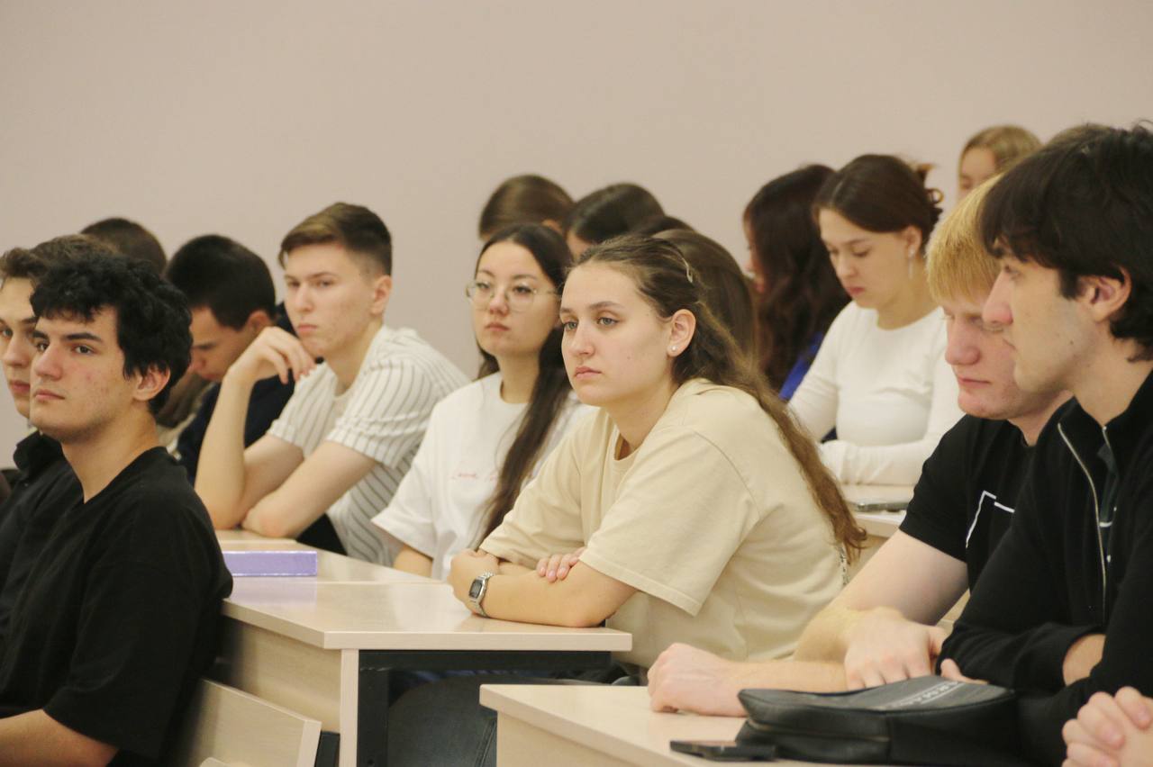 На Ставрополье сотрудники полиции и общественники провели профориентационную встречу со студентами-юристами На Ставрополье сотрудники полиции и общественники провели профориентационную встречу со студентами-юристами