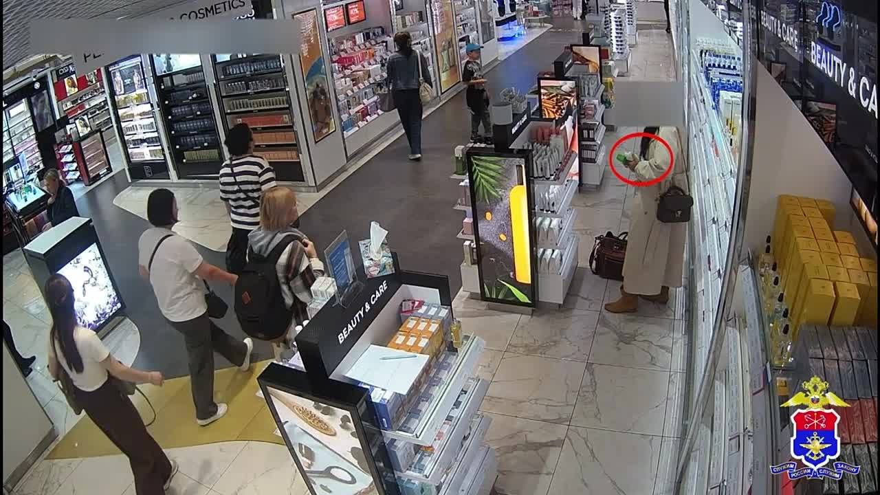 Ставропольчанка похитила косметику из дьюти-фри в аэропорту Пулково