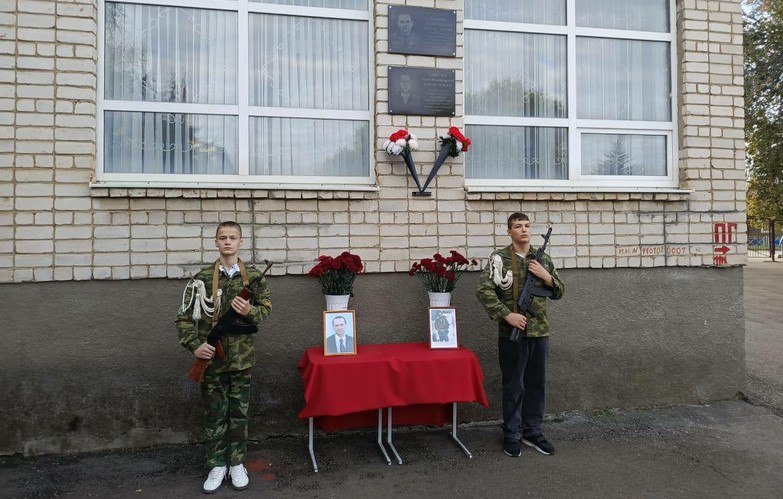 В Петровском округе увековечили память героев СВО