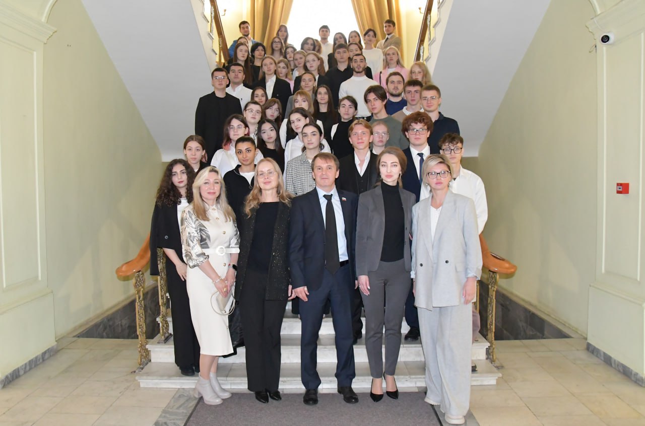 В городской Думе побеседовали с будущими специалистами в области права В городской Думе побеседовали с будущими специалистами в области права