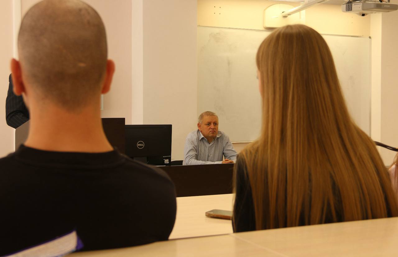 На Ставрополье сотрудники полиции и общественники провели профориентационную встречу со студентами-юристами На Ставрополье сотрудники полиции и общественники провели профориентационную встречу со студентами-юристами