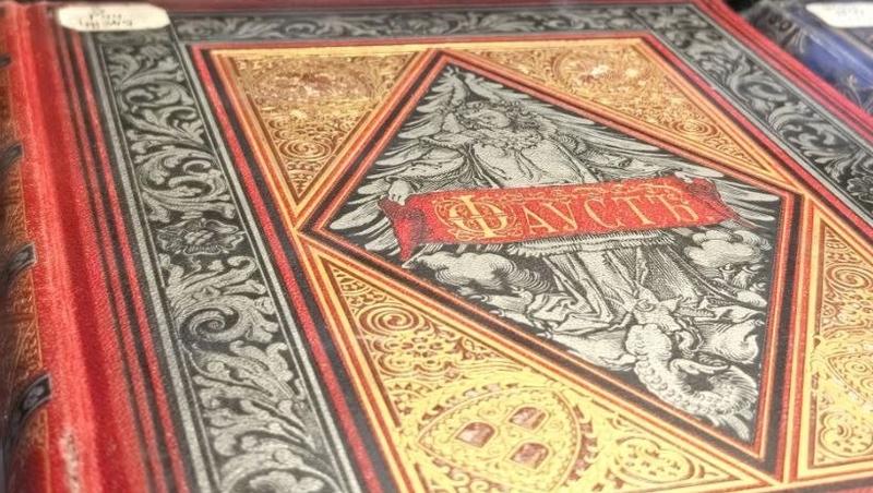 140-летняя книга «Фауст» представлена на выставке в ставропольской библиотеке