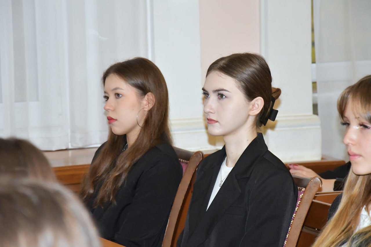 В городской Думе побеседовали с будущими специалистами в области права В городской Думе побеседовали с будущими специалистами в области права