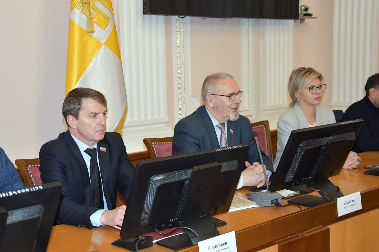 В городской Думе побеседовали с будущими специалистами в области права В городской Думе побеседовали с будущими специалистами в области права