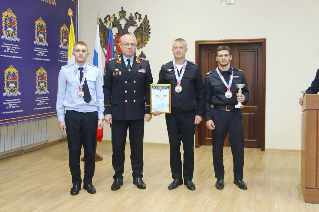 Под эгидой ГУ МВД России по СКФО в Ставрополе прошли соревнования по стрельбе из снайперской винтовки и служебному биатлону