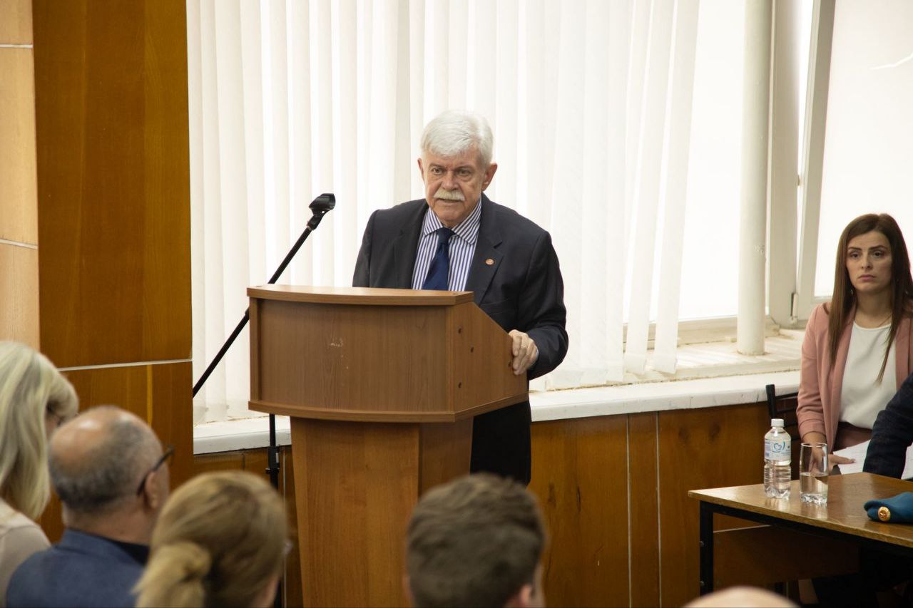 В Пятигорске прошел круглый стол «Молодежь за мир и согласие» В Пятигорске прошел круглый стол «Молодежь за мир и согласие»