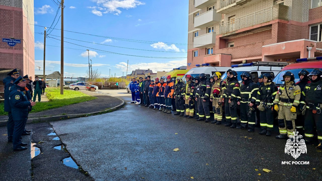 Огнеборцы МЧС Ставрополья потушили условный пожар в высотном жилом доме