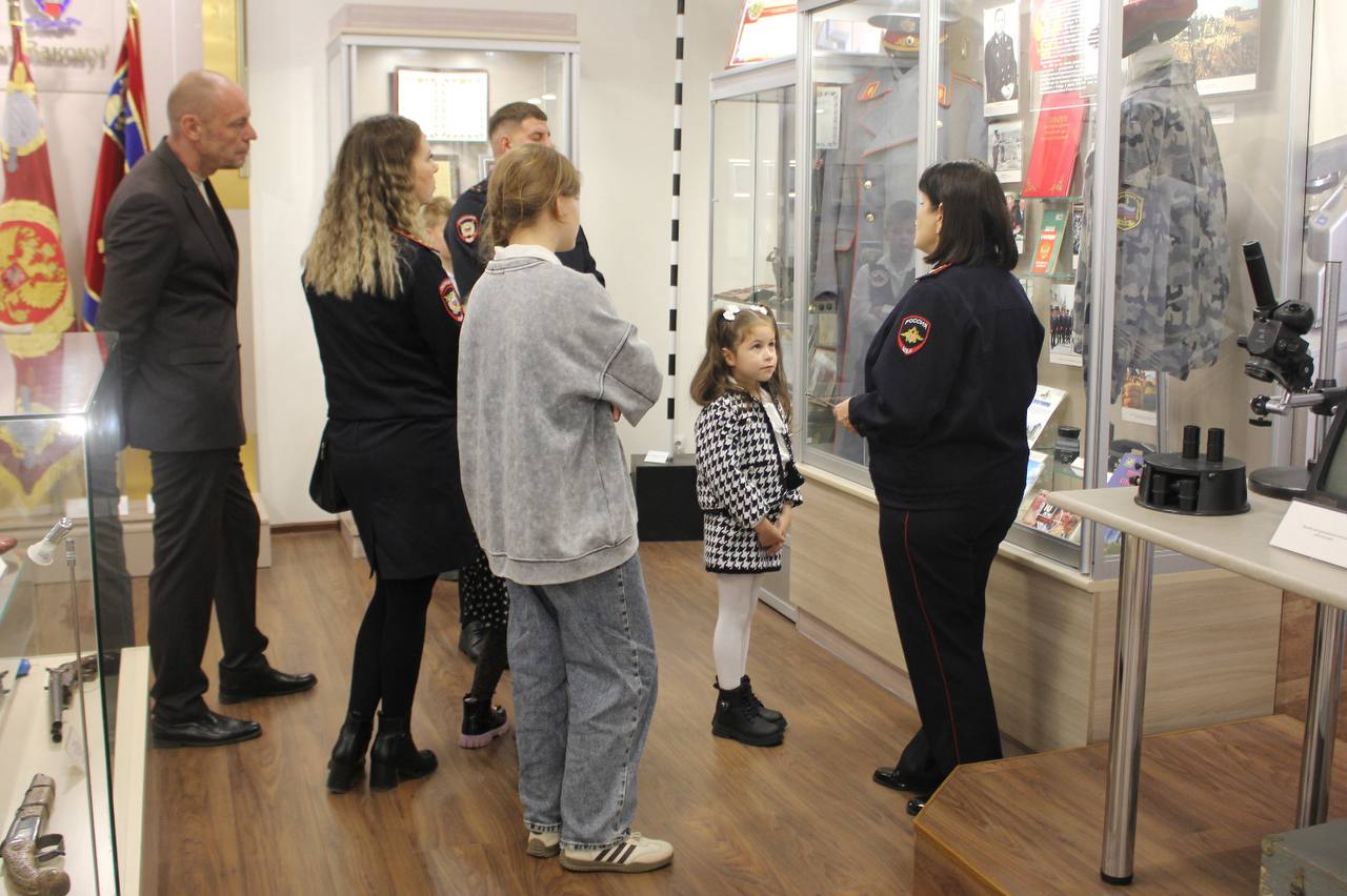 На Ставрополье в краевом Главке наградили победителей конкурса «Мои родители работают в полиции» На Ставрополье в краевом Главке наградили победителей конкурса «Мои родители работают в полиции»