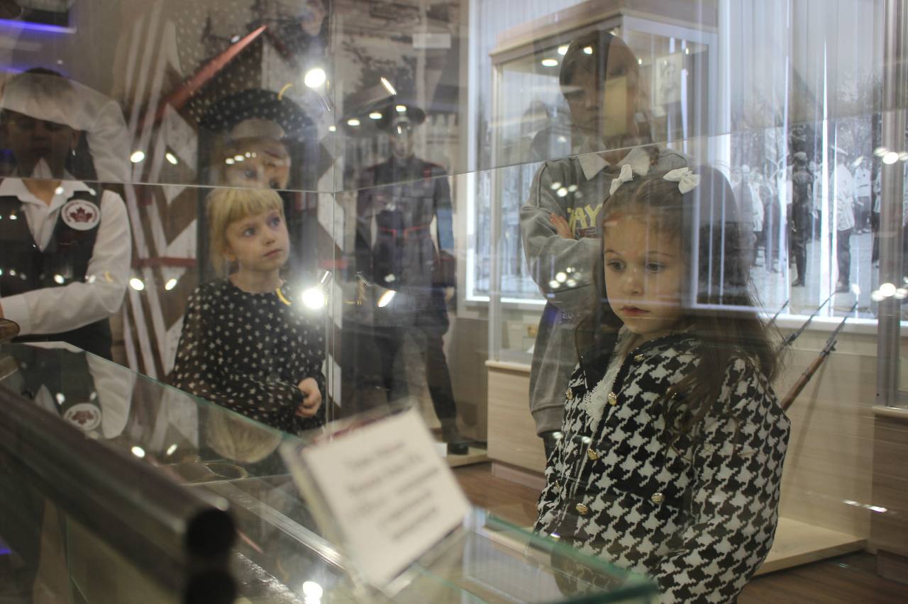 На Ставрополье в краевом Главке наградили победителей конкурса «Мои родители работают в полиции» На Ставрополье в краевом Главке наградили победителей конкурса «Мои родители работают в полиции»