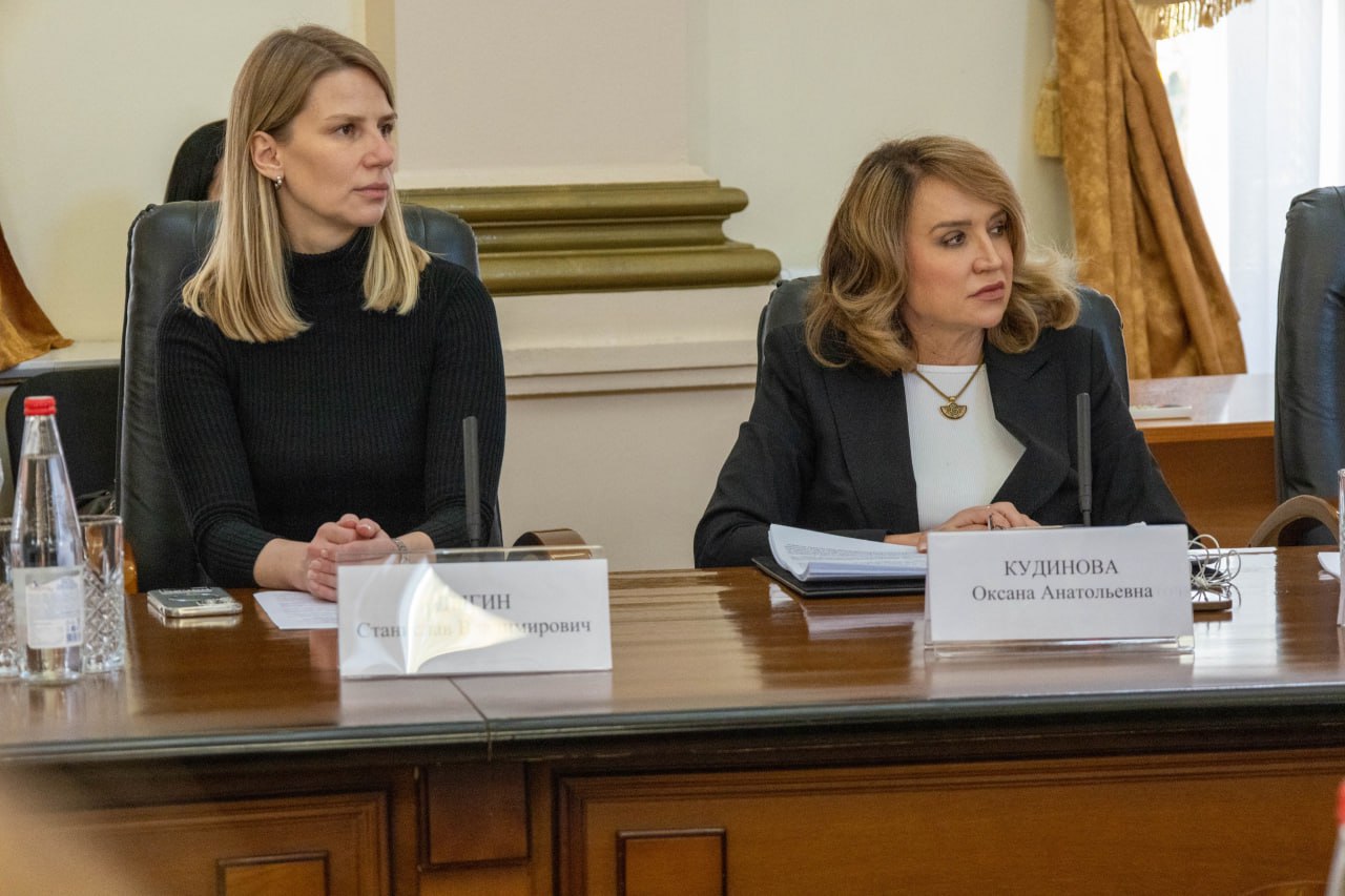 Движение вперёд. В администрации города-курорта Ессентуки состоялось рабочее совещание с заместителями глав муниципальных образований Ставропольского края, курирующих социальную политику, и руководителями органов управления... Движение вперёд. В администрации города-курорта Ессентуки состоялось рабочее совещание с заместителями глав муниципальных образований Ставропольского края, курирующих социальную политику, и руководителями органов управления...