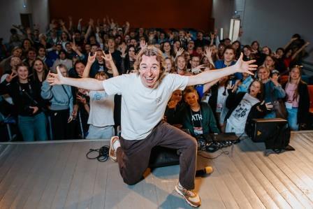 Юных журналистов и кинематографистов приглашают на «Волжские встречи»! Юных журналистов и кинематографистов приглашают на «Волжские встречи»!