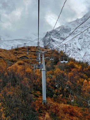 Невероятно красочная осень в горах Кавказа