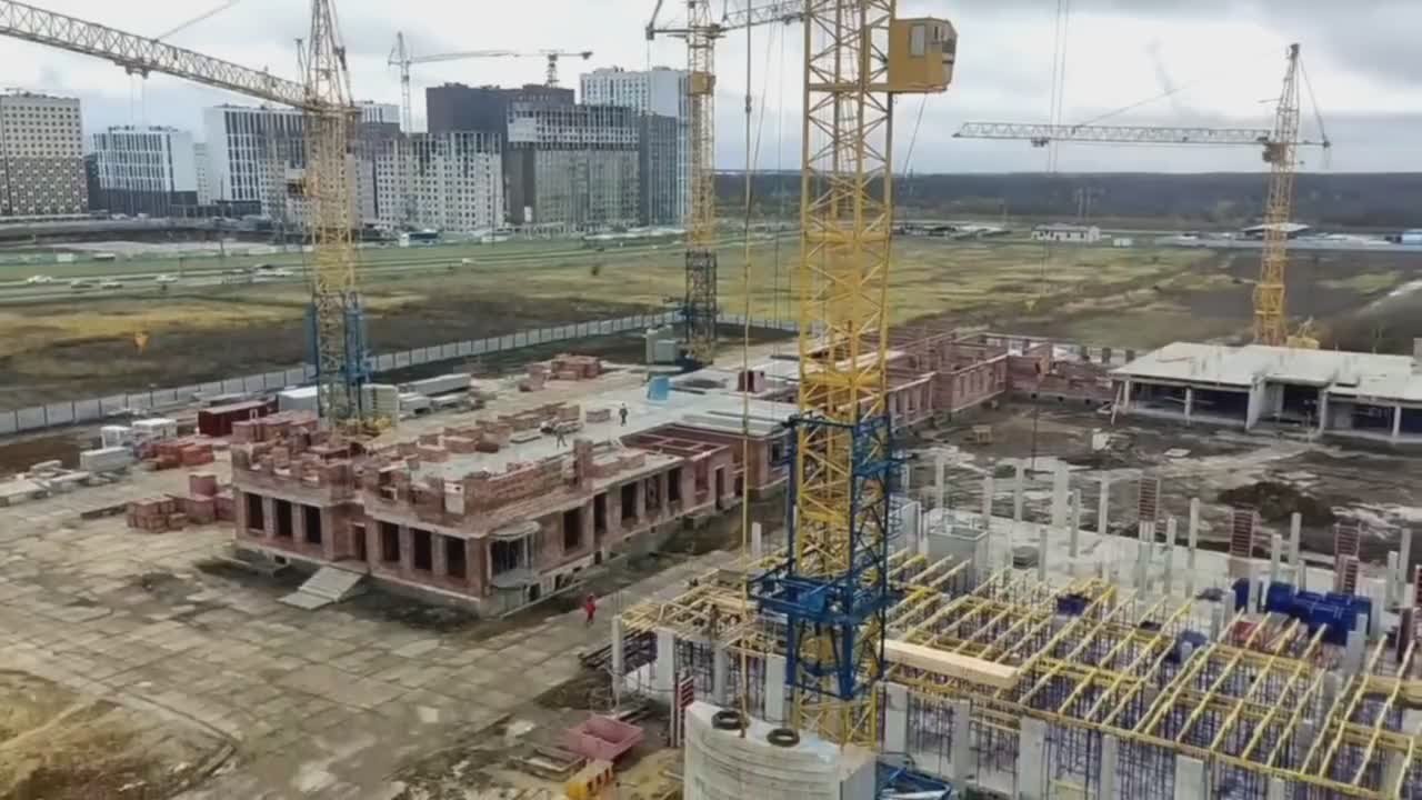 Иван Ульянченко: Активными темпами продолжается строительство новой школы на 1550 мест по улице Андрея Голуба