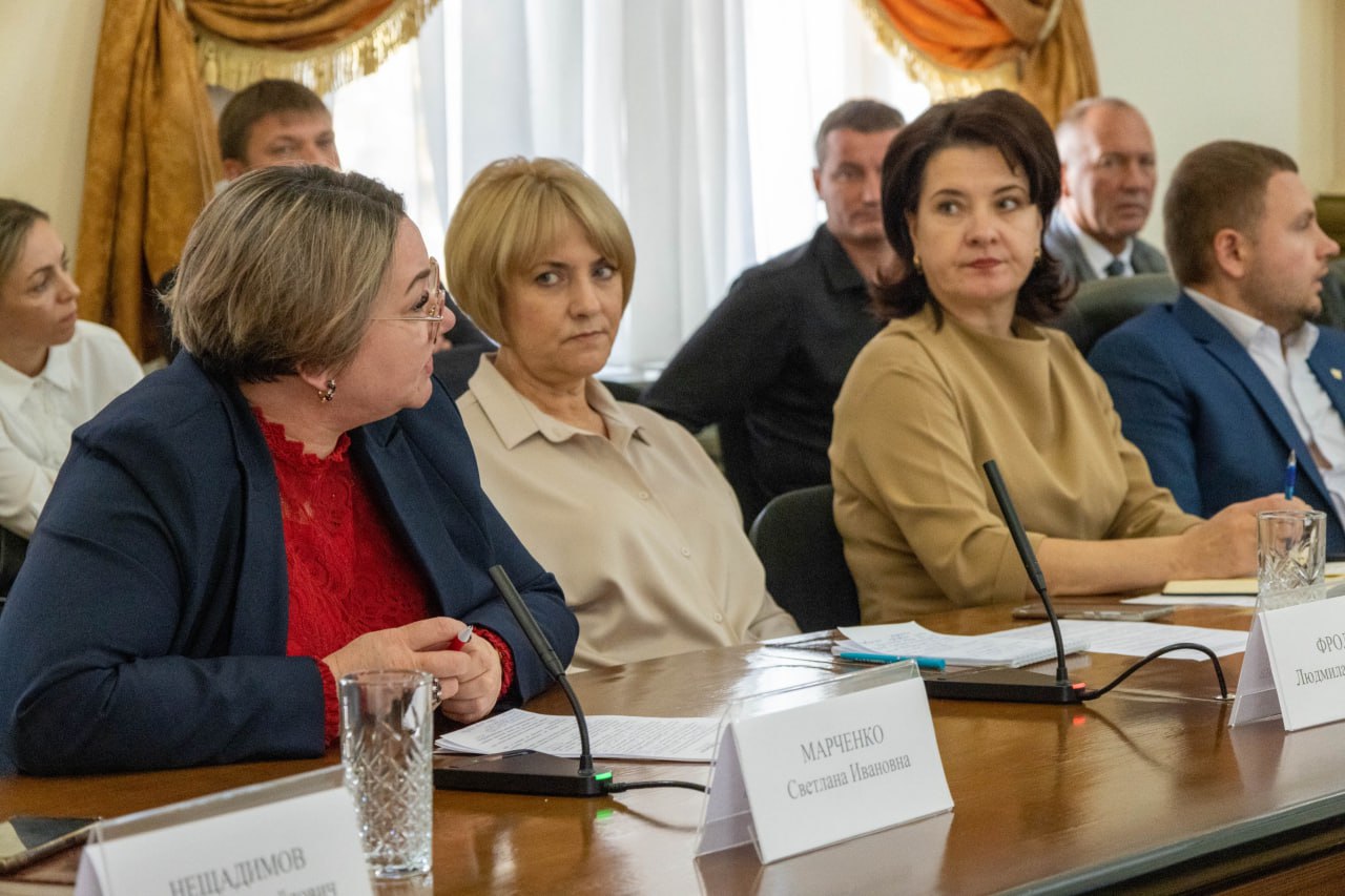 Движение вперёд. В администрации города-курорта Ессентуки состоялось рабочее совещание с заместителями глав муниципальных образований Ставропольского края, курирующих социальную политику, и руководителями органов управления... Движение вперёд. В администрации города-курорта Ессентуки состоялось рабочее совещание с заместителями глав муниципальных образований Ставропольского края, курирующих социальную политику, и руководителями органов управления...