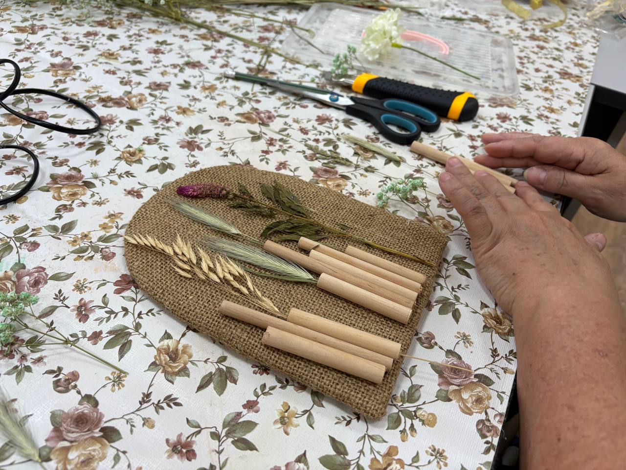 Осень в красках: как в доме культуры «Аликоновка» расцвел волшебный «Осенний букет»! Осень в красках: как в доме культуры «Аликоновка» расцвел волшебный «Осенний букет»!