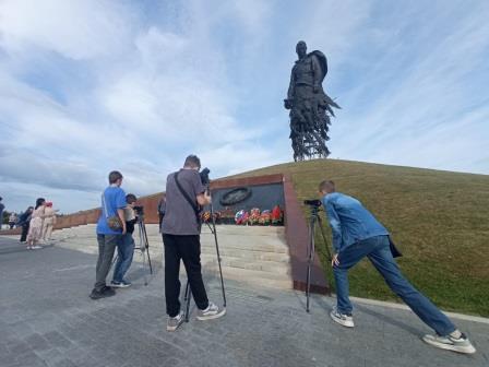 Юных журналистов и кинематографистов приглашают на «Волжские встречи»! Юных журналистов и кинематографистов приглашают на «Волжские встречи»!