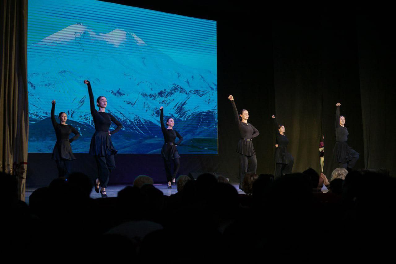 В Пятигорске прошел масштабный фестиваль национальных культур «Вместе мы едины» В Пятигорске прошел масштабный фестиваль национальных культур «Вместе мы едины»