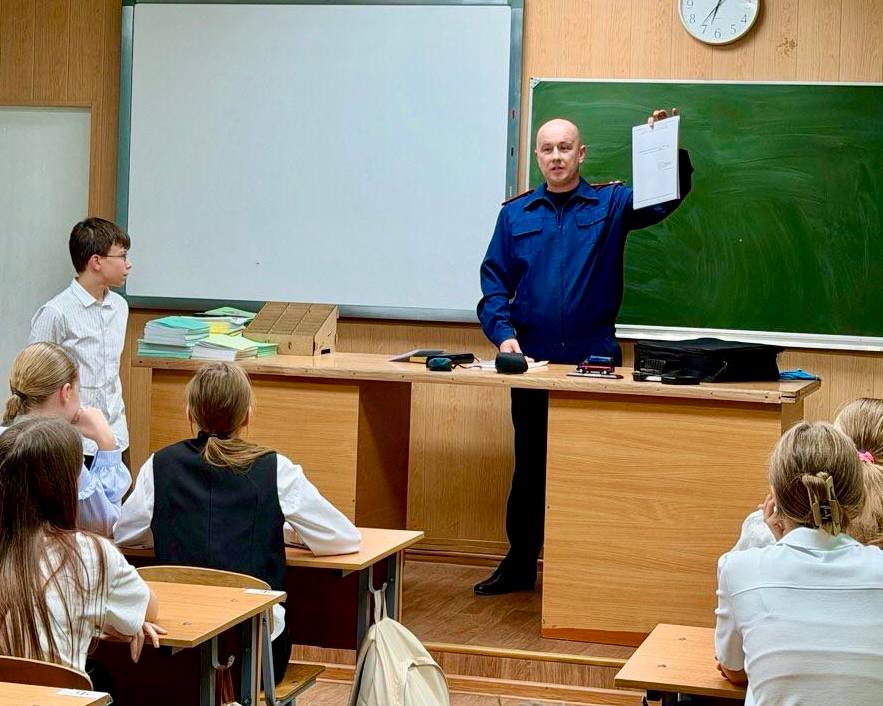 Руководитель Изобильненского межрайонного следственного отдела провел профориентационное занятие для школьников Руководитель Изобильненского межрайонного следственного отдела провел профориентационное занятие для школьников