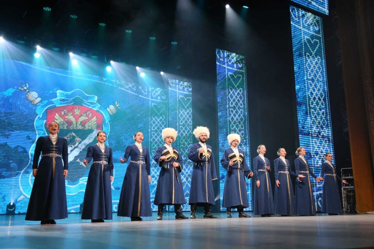 Во Дворце культуры и спорта прошла городская программа «В единстве народов — сила России», собравшая на одной сцене лучшие творческие коллективы города, студентов, артистов и всех, кто искренне гордится своей страной Во Дворце культуры и спорта прошла городская программа «В единстве народов — сила России», собравшая на одной сцене лучшие творческие коллективы города, студентов, артистов и всех, кто искренне гордится своей страной