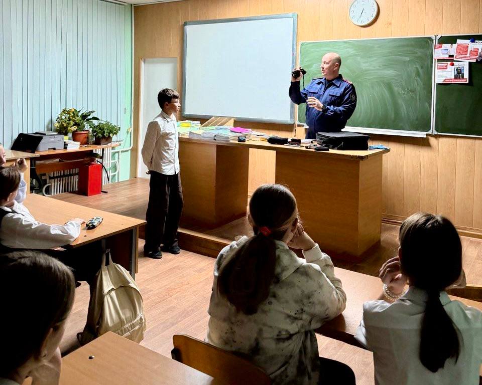 Руководитель Изобильненского межрайонного следственного отдела провел профориентационное занятие для школьников