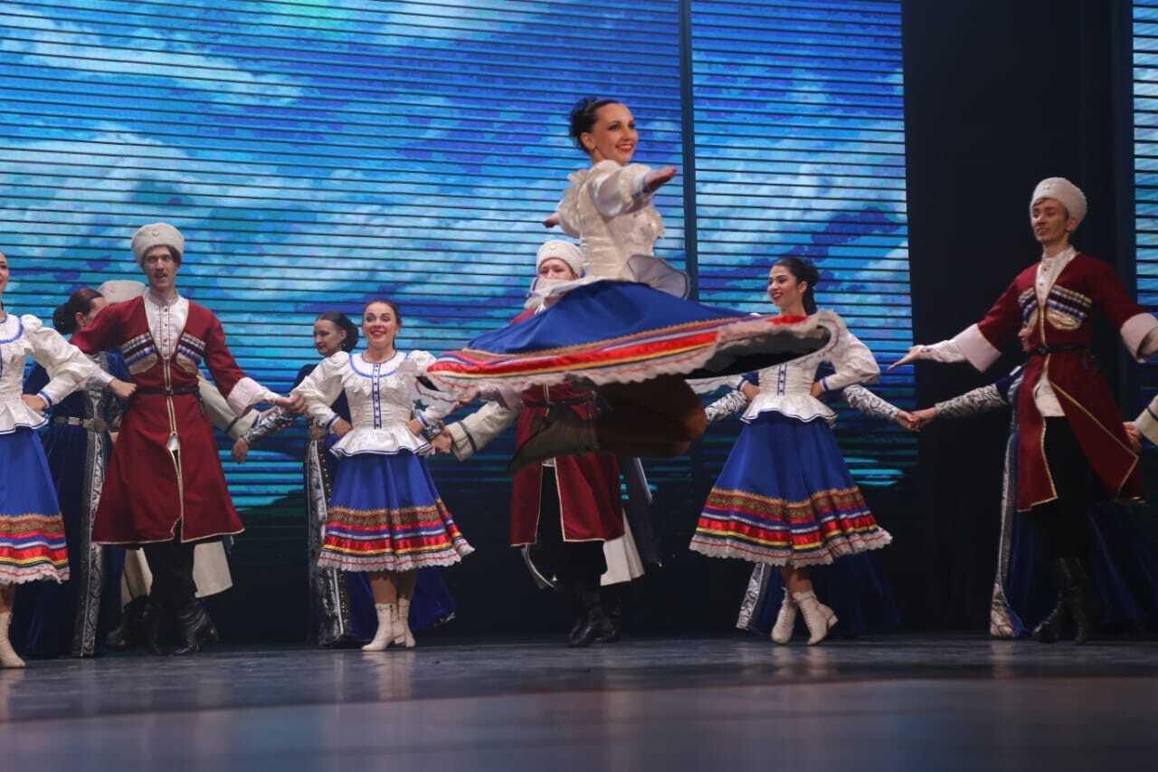 Во Дворце культуры и спорта прошла городская программа «В единстве народов — сила России», собравшая на одной сцене лучшие творческие коллективы города, студентов, артистов и всех, кто искренне гордится своей страной Во Дворце культуры и спорта прошла городская программа «В единстве народов — сила России», собравшая на одной сцене лучшие творческие коллективы города, студентов, артистов и всех, кто искренне гордится своей страной