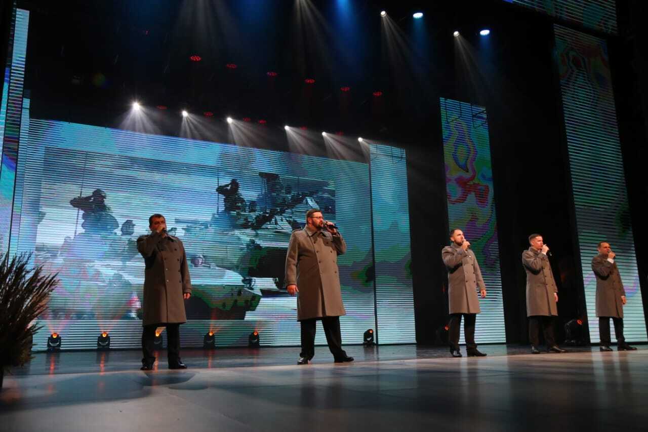 Во Дворце культуры и спорта прошла городская программа «В единстве народов — сила России», собравшая на одной сцене лучшие творческие коллективы города, студентов, артистов и всех, кто искренне гордится своей страной Во Дворце культуры и спорта прошла городская программа «В единстве народов — сила России», собравшая на одной сцене лучшие творческие коллективы города, студентов, артистов и всех, кто искренне гордится своей страной